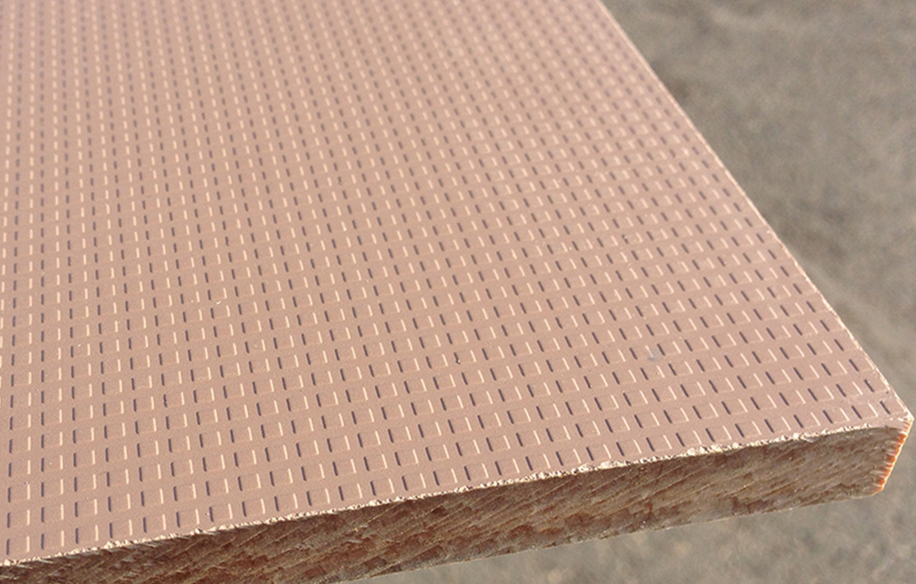 The platform, the ramp and the seats